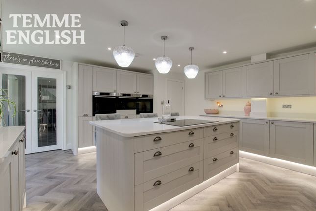 144 Swan Lane, Wickford photo 4