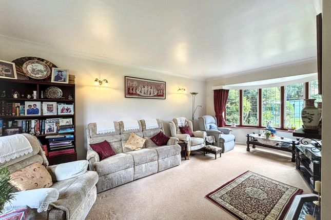 Little Manor, Cooden Close, Bexhill-on-Sea photo 3