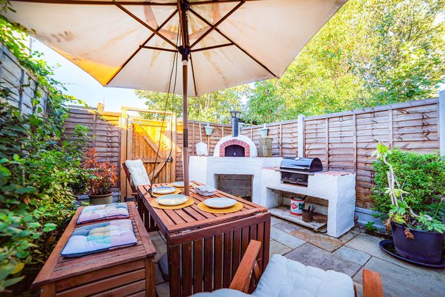 49, Rosebery Avenue, London photo 4