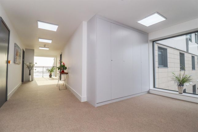 Flat to rent in The Shore, The Leas, Chalkwell