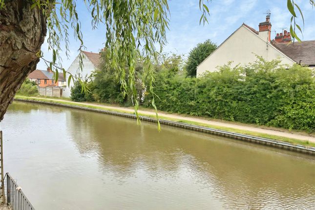 37, Featherstone Close, Warwickshire photo 4