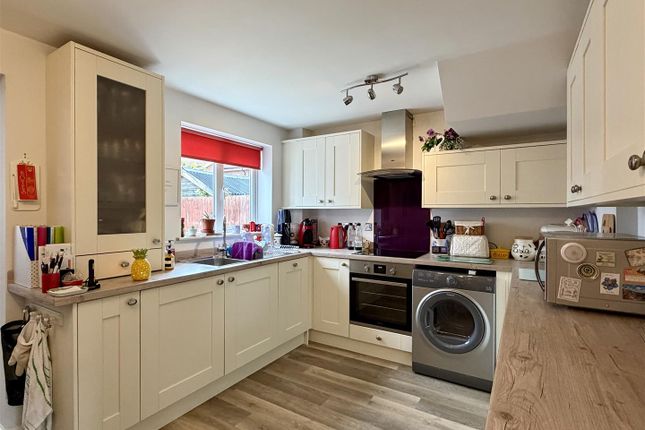 21, Meadow Close, Hereford photo 2