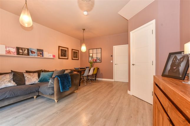 Woodland Rise Chilmington Green, Ashford photo 4