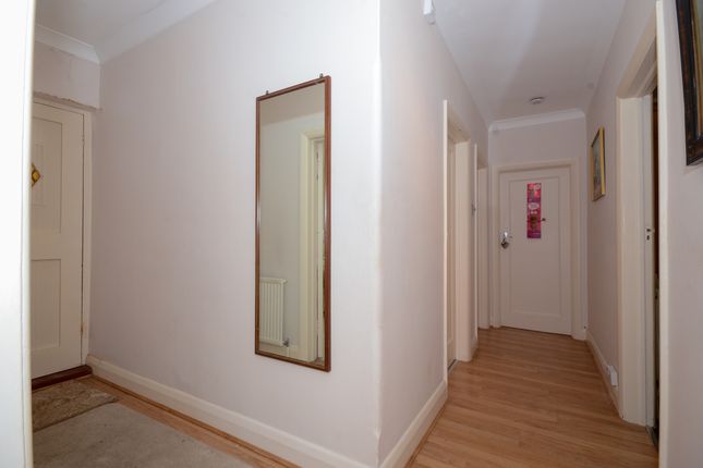 10 Green Court, Green Lane, Edgware photo 4