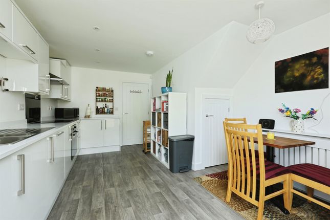 72, Lampman Way, Worksop photo 4