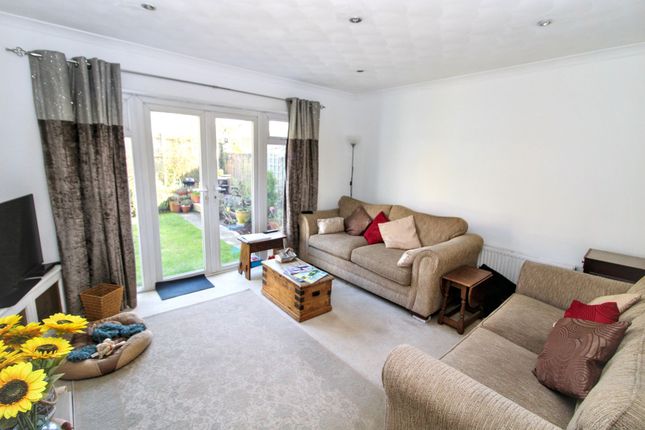 36 Hill Avenue, High Wycombe photo 3