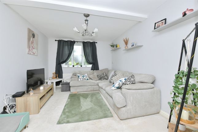 62, Warfelton Crescent, Saltash photo 4