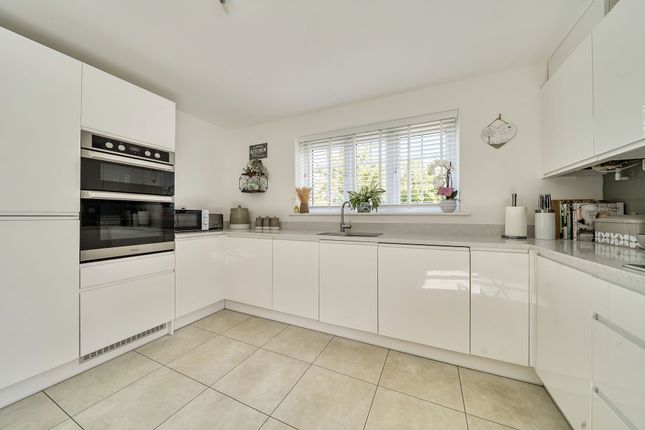 2 Pear Tree Way, Pershore photo 5