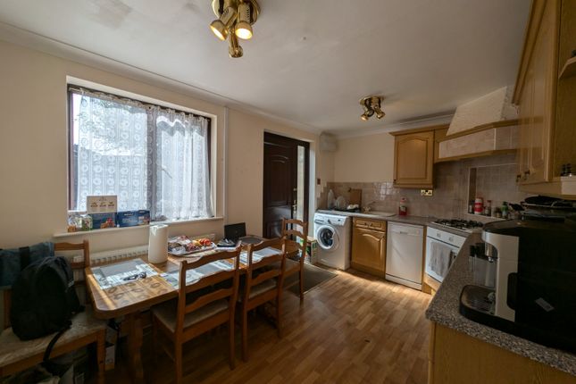 3, Sarah Street, Wakefield photo 3
