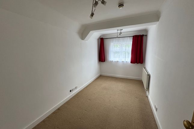 1b, Station Approach, EPSOM photo 4