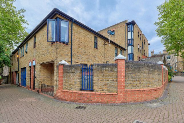 Thumbnail Town house for sale in Wontner Close, London