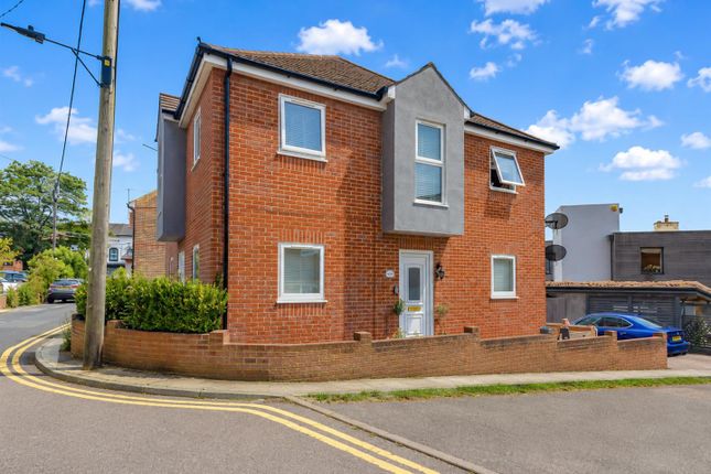 6 Riverside, Chapel Road, Wivenhoe photo 3