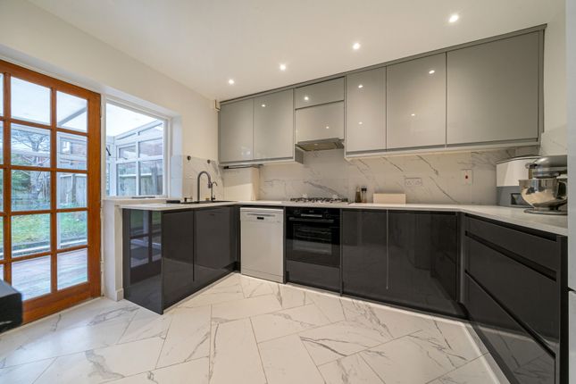 6, St. Giles Close, Orpington photo 3