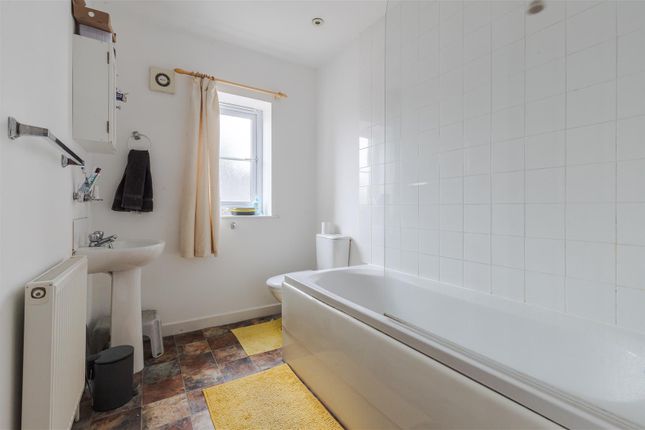 28, Waggoners Close, Scotter photo 5