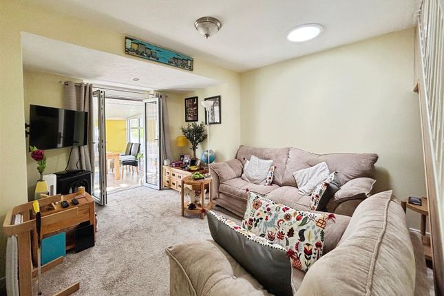 25,,, Mostyn Grove, Bradford photo 4