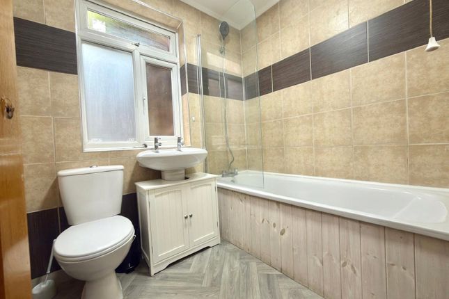 13, Russell Rise, Bedfordshire photo 4