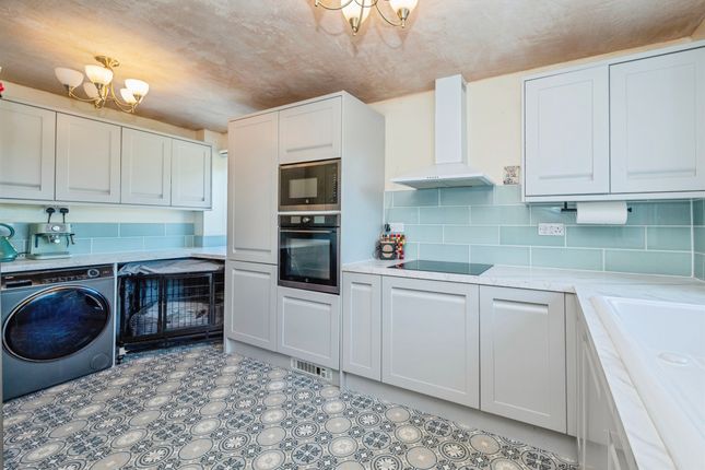 2, Meadow Court, Great Yarmouth photo 3