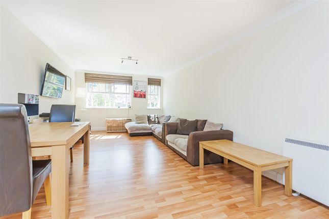 7, Chatsworth Court, London photo 3