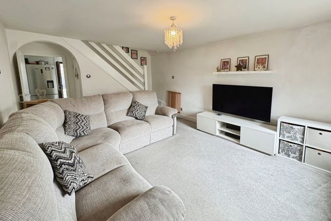 8, Laburnum Drive, Porthcawl photo 2