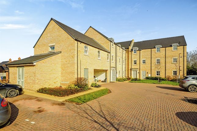 Thumbnail Flat for sale in Flanders Close, Bicester