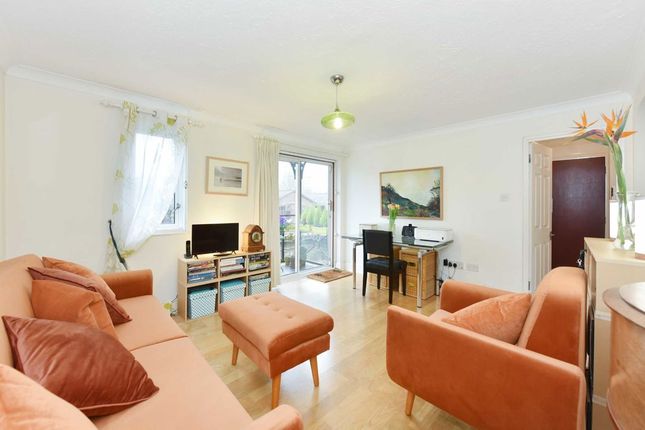 14, Royal Victor Place, London photo 3