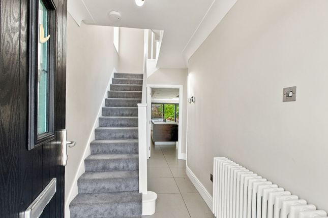 11 Woodbourne Avenue, Leeds photo 2
