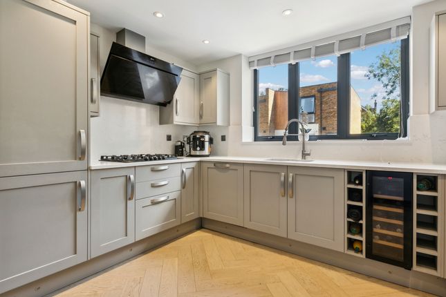 52a, Clarence Avenue, London photo 4