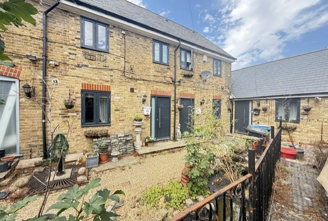 2-bed house on 81B, Watford, £1,725/mo