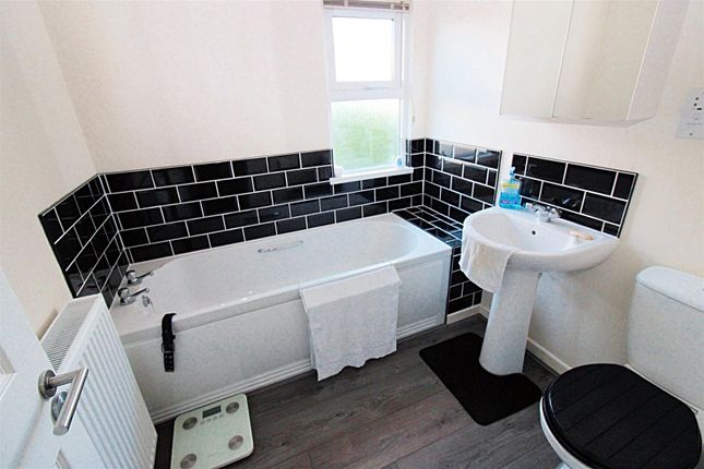 8, Orchard Close, Elm Farm Country Park, Clacton-On-Sea photo 4