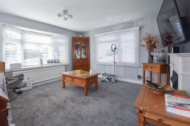 33 Elm Court Park, Chelmsford Road, Ingatestone photo 2
