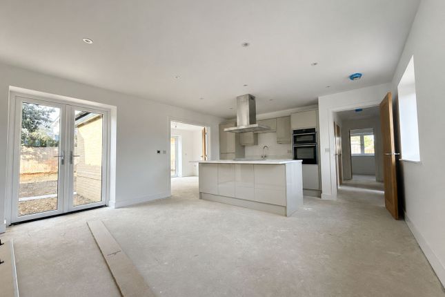 2, Apple Grove, Colchester photo 3