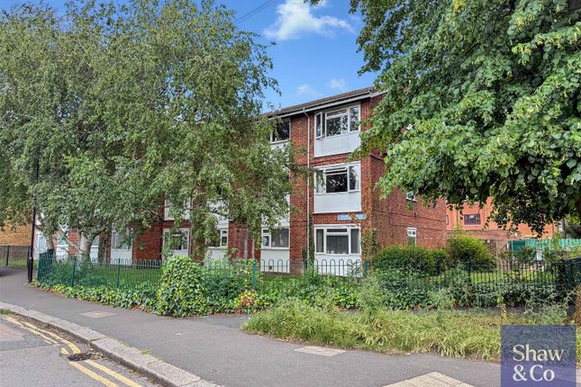 2-bed flat on 2, Riverside Court, Woodlands Road, Isleworth, £260,000