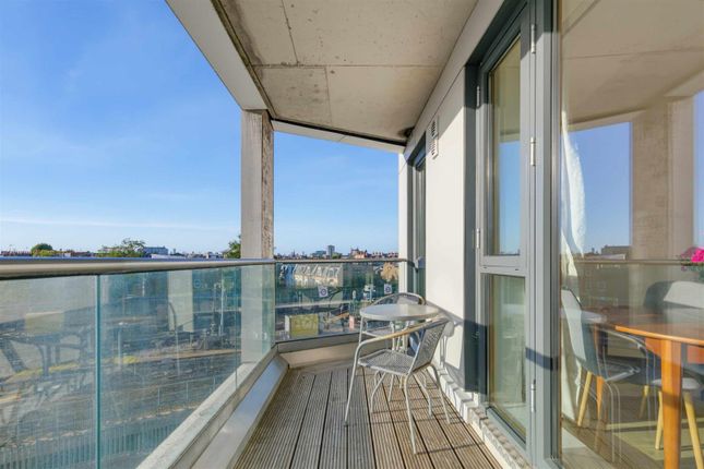 Flat 26, Jersey Court, Dairy Close, London photo 3