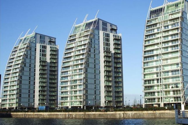 Thumbnail Flat to rent in N V Building, 96 The Quays, Salford, Lancashire