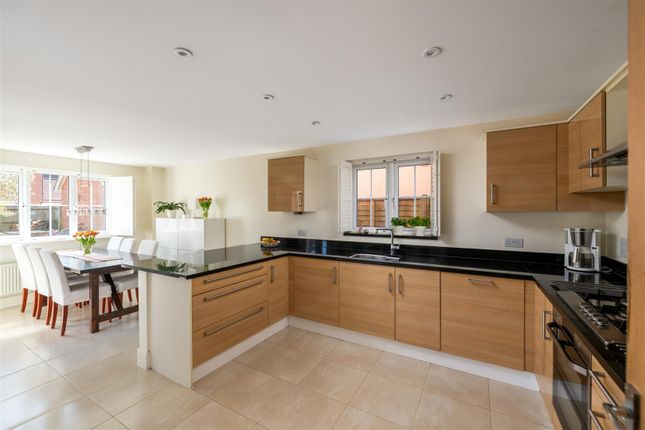 Brookfield Drive, Horley photo 3
