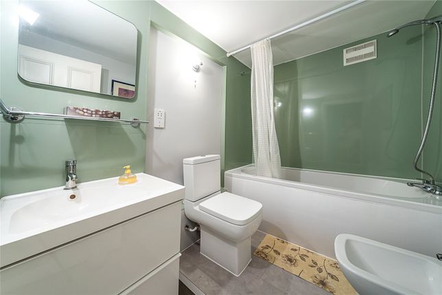 Flat for sale in Westbourne Terrace, London
