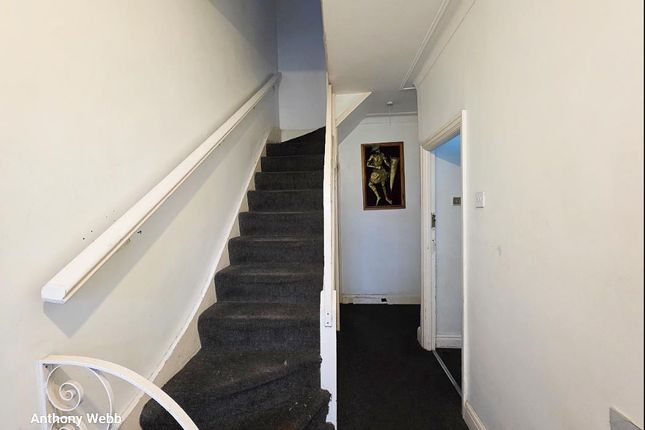 33, Connaught Gardens, London photo 3