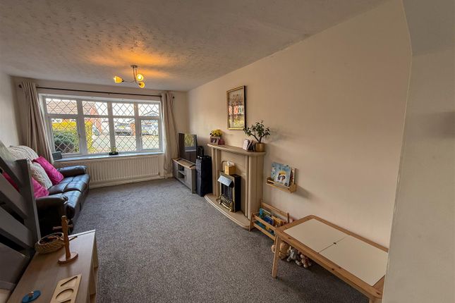 28, Rennie Crescent, Leek photo 2