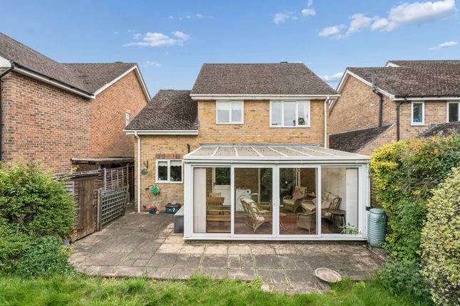 7 Brackenwood, High Wycombe photo 4