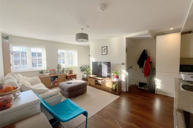 5, Sullivan Close, Hampshire photo 2