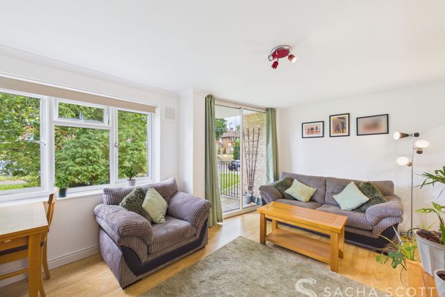 128 Garrison Lane, Chessington photo 4