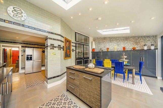 22, Haycroft Road, London photo 4