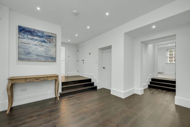 Flat 17, Sandown House, 1, High Street, Surrey photo 4