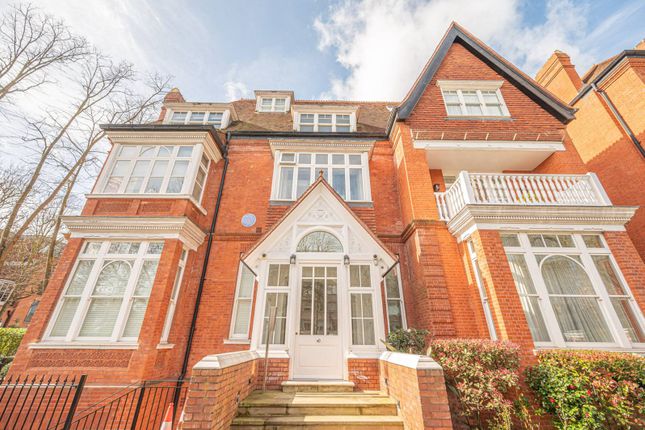 Flat for sale in Fitzjohns Avenue, Hampstead, London