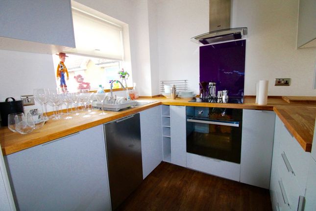 Thumbnail Flat to rent in Cassis Court, Loughton, Essex