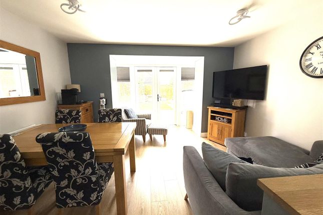 34, Buckmaster Way, Rugeley photo 4