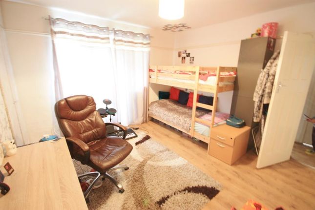 Flat for sale in Western Avenue, East Acton, London