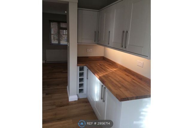 Crowther Avenue, Brentford photo 4