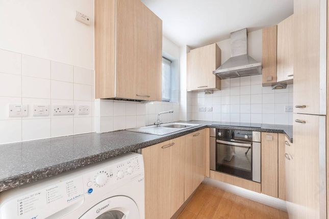 1-bed flat on Chandos Parade, Edgware, £200,000
