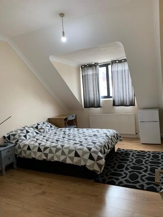 Exceptional Three-Bedroom Flat To Let In The Heart Of Kensal Rise